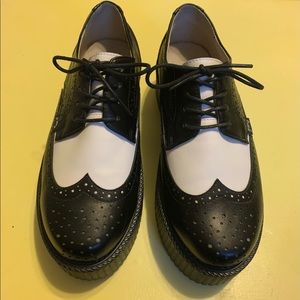 Rose g. platform saddle shoes.